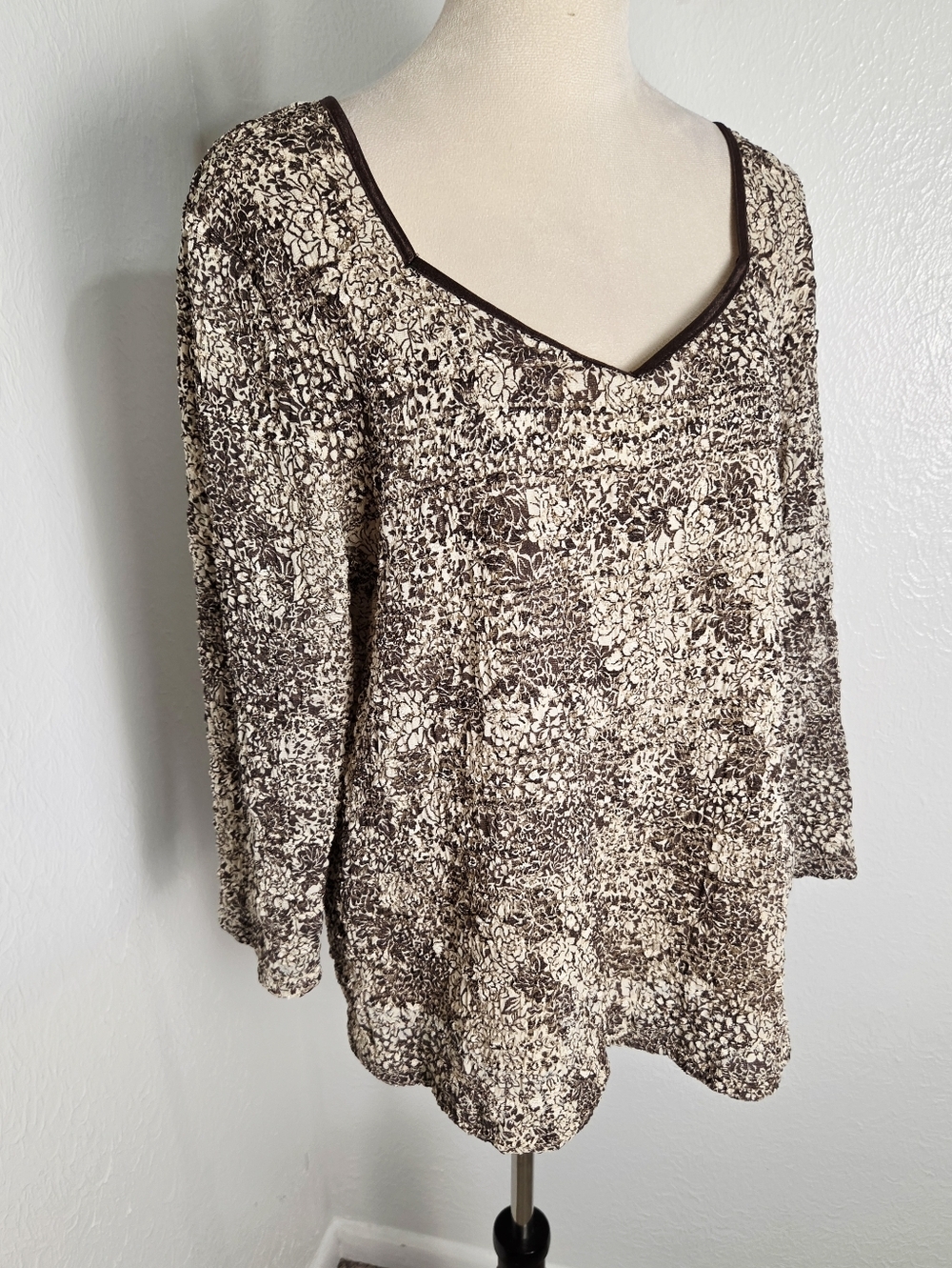 East 5th Brown & Cream Textured Blouse with Brown Trim Neckline, Size 1X - Picture 3 of 10
